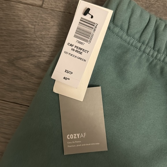 TNA Perfect Shorts - Picture 2 of 2